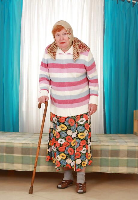 Deluxe older Alice in sexy posing on camera 